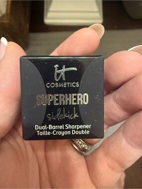 it cosmetics Superhero Sidekick Dual-Barrel Sharpener — Black